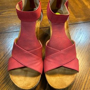 NEW Adrienne Vittadini Teresa Wedge Sandals